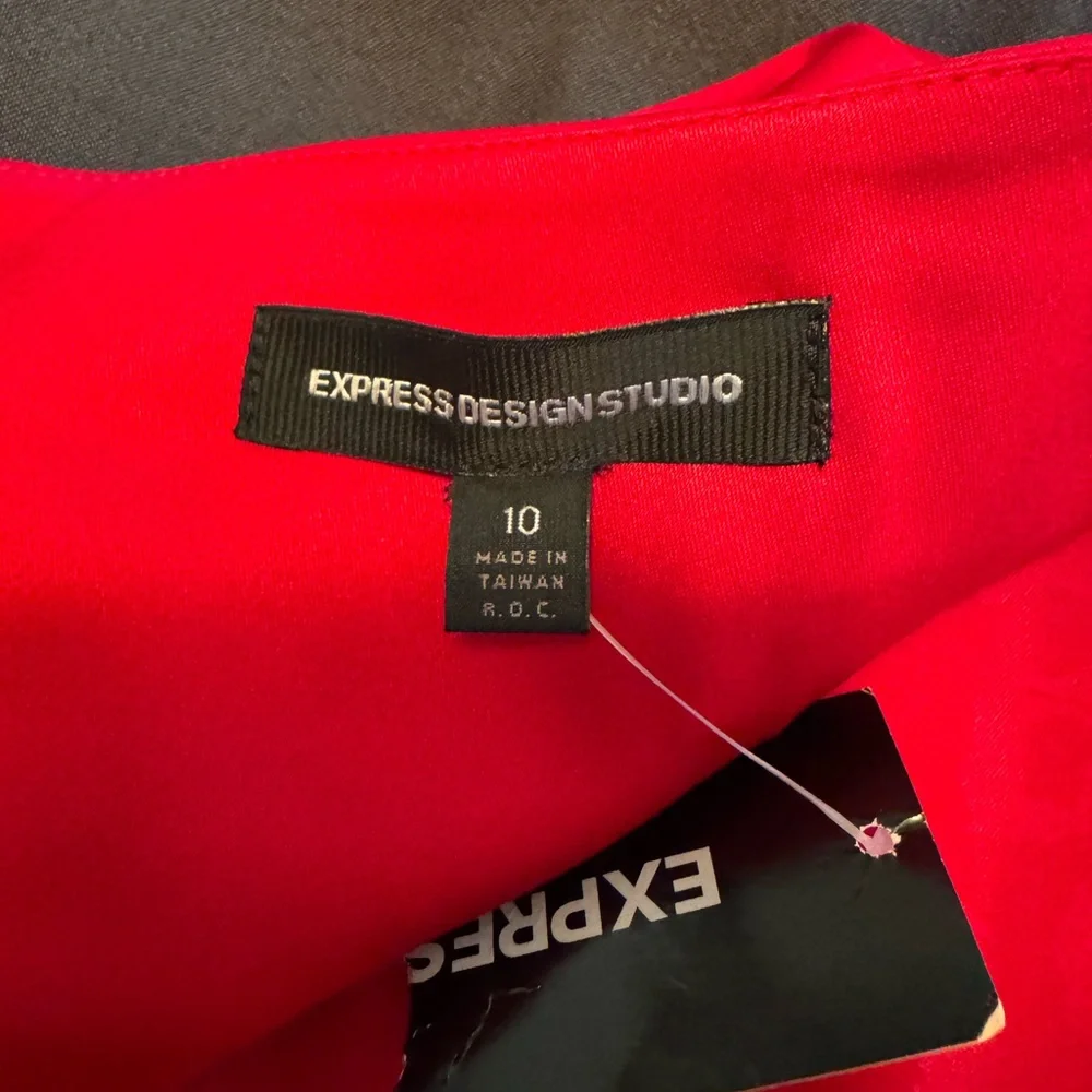 NWT! Vintage Express Red Skirt with Front  Gold Zip & Gold Horsebit Hardware 10 - Picture 5 of 10